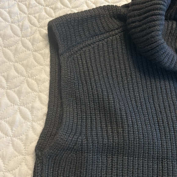 Express short sleeve turtleneck sweater vest - Picture 3 of 7